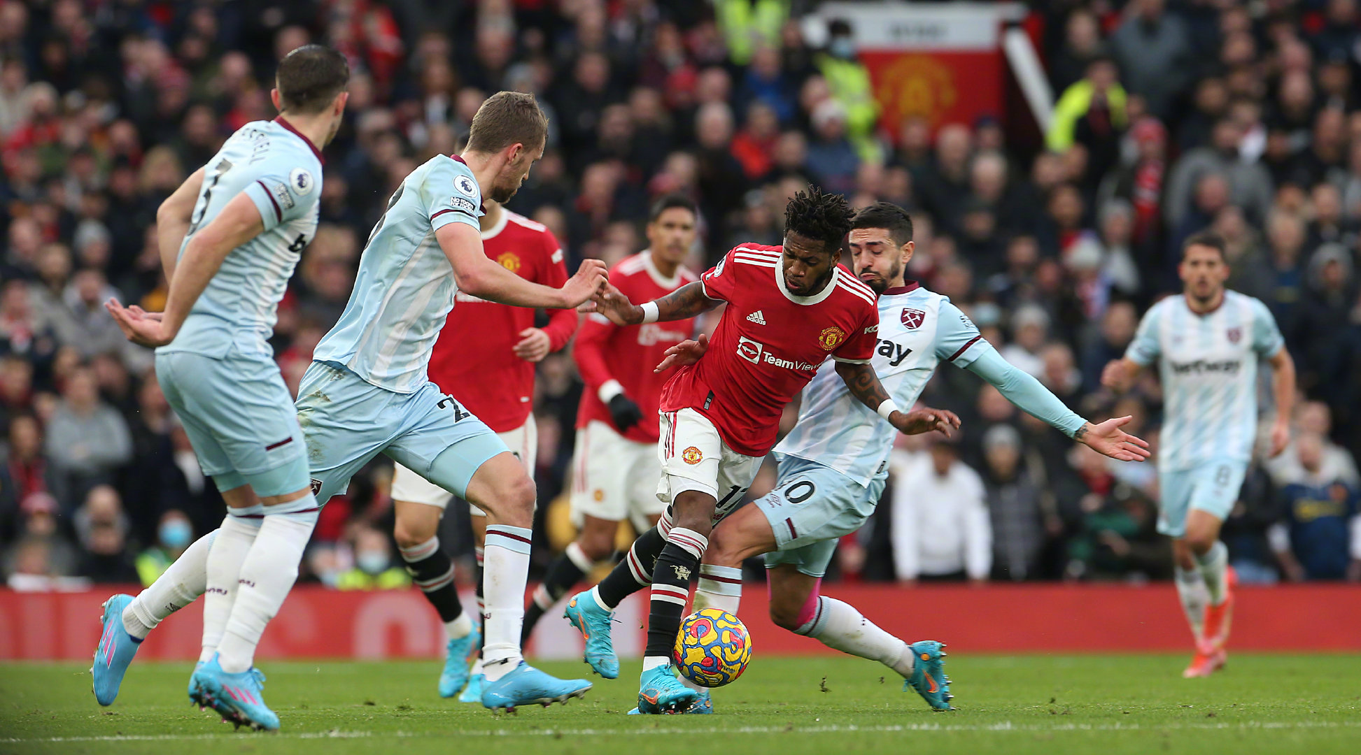 在讨论纽卡 在讨论纽卡